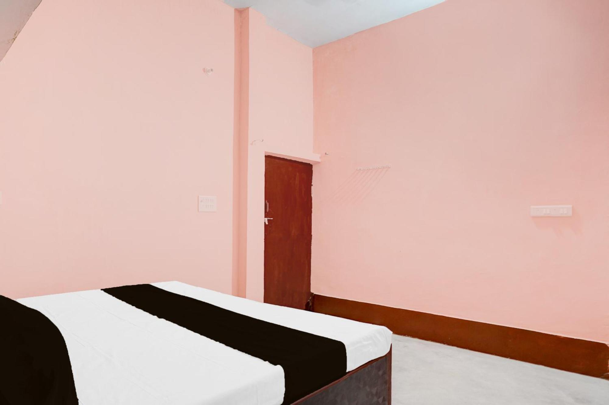 Spot On Celebration Hotel Kanpur Exteriör bild